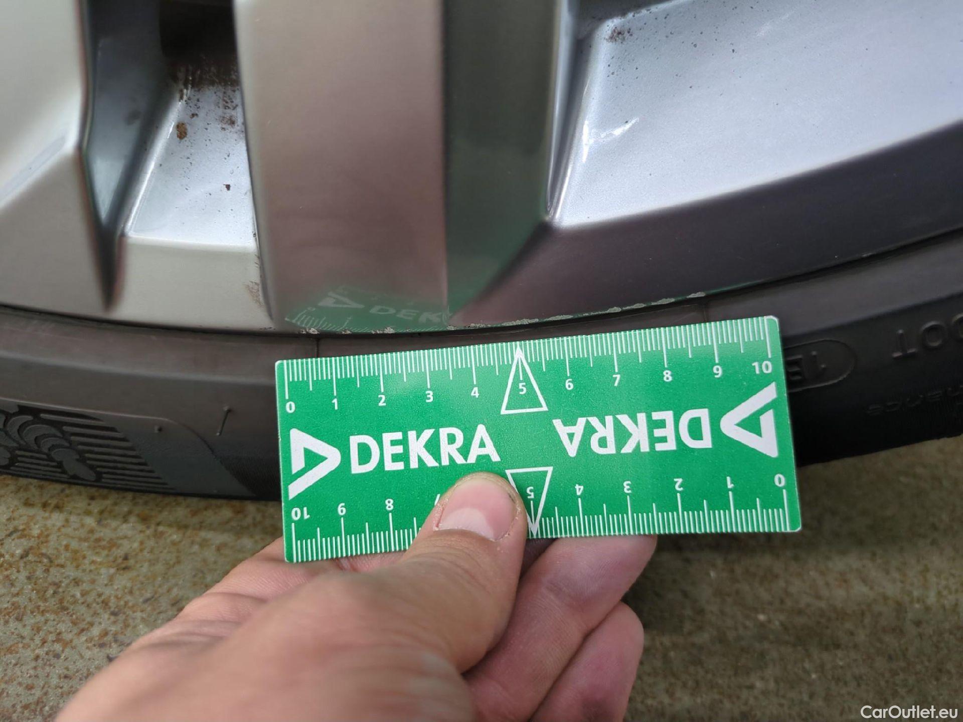  Volkswagen  Tiguan VOLKSWAGEN  / 2020 / 5P / SUV 1.4 eHybrid 245 DSG6 R-Line Exclusive #2