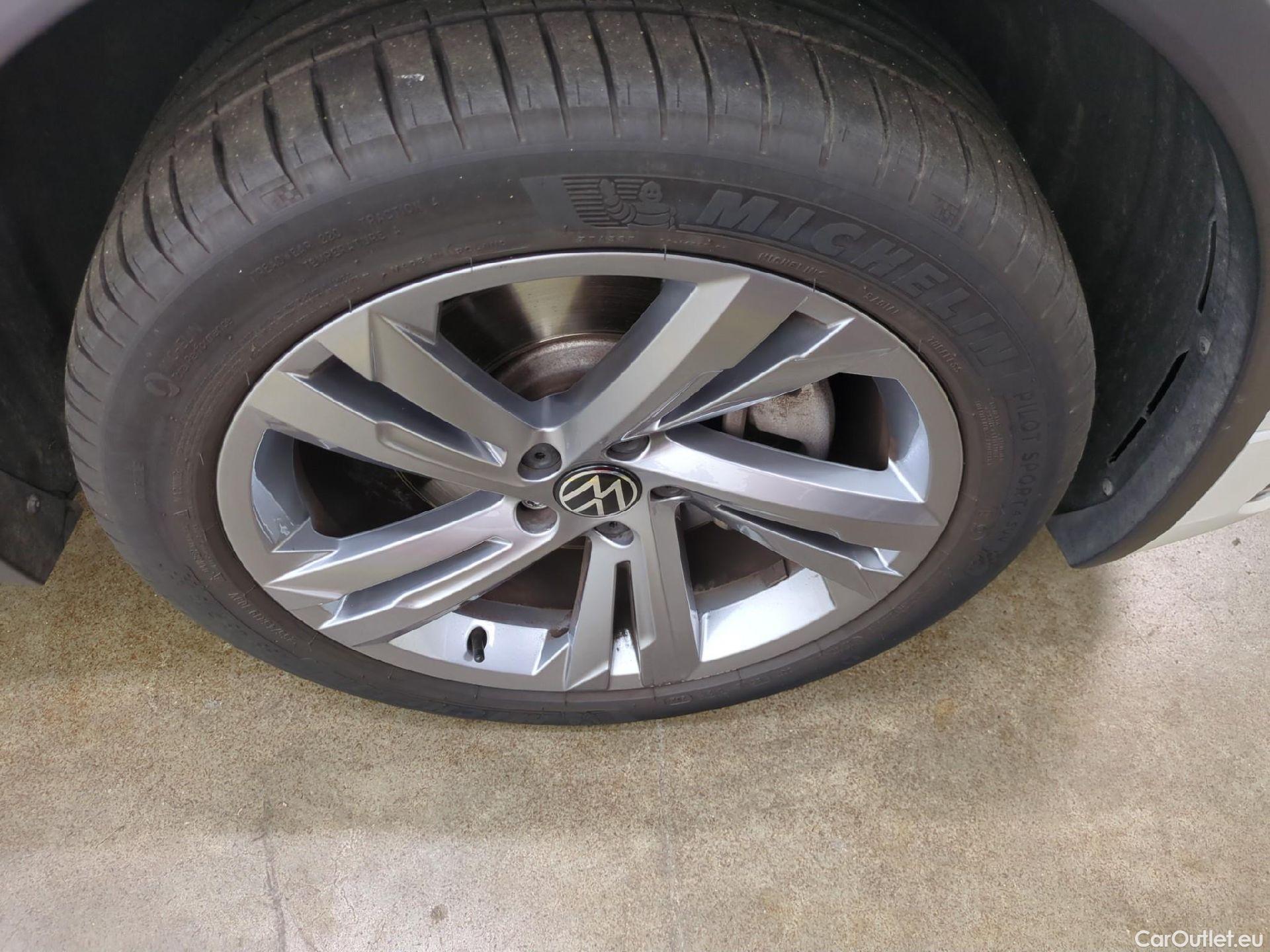  Volkswagen  Tiguan VOLKSWAGEN  / 2020 / 5P / SUV 1.4 eHybrid 245 DSG6 R-Line Exclusive #1