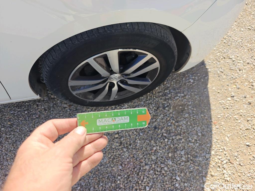  Peugeot  308 PEUGEOT  / 2017 / 5P / familiar SW Style BlueHDi 130 S&S #1