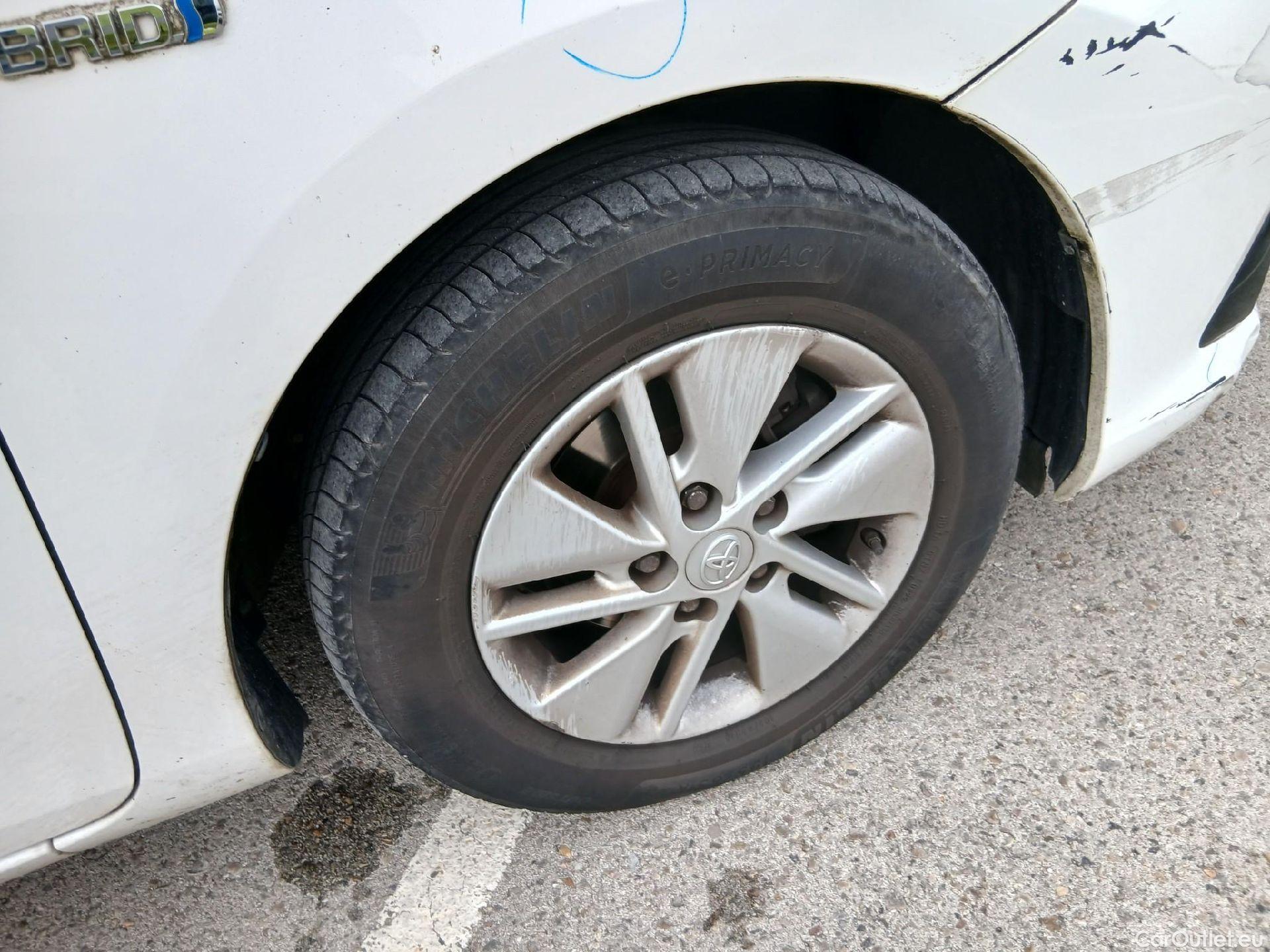  Toyota  Auris TOYOTA  / 2015 / 5P / berlina con portón 1.8 140H Hybrid Business #37