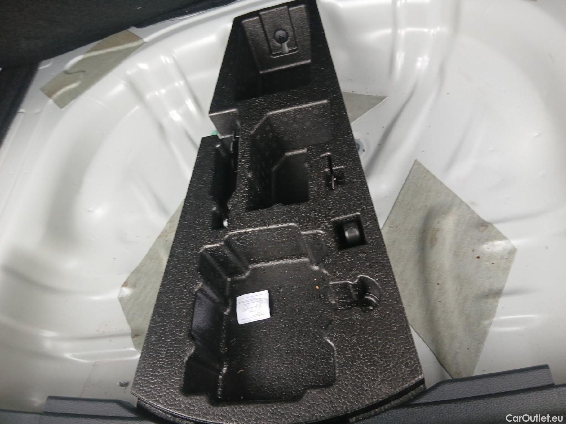  Skoda  Karoq SKODA  / 2021 / 5P / todoterreno 1.5 TSI 110kW (150CV) DSG ACT Selection #4