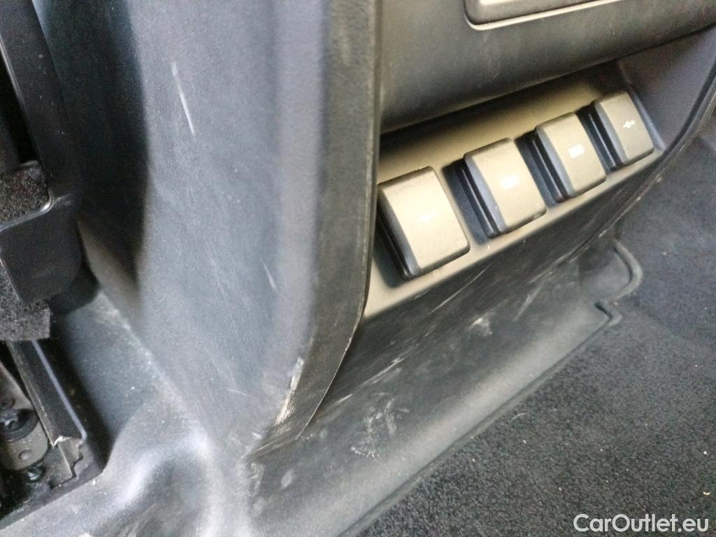  Land Rover  Defender LAND ROVER  / 2019 / 5P / todoterreno 2.0 D240 SD4 First Edition Auto 4WD(SP) #2