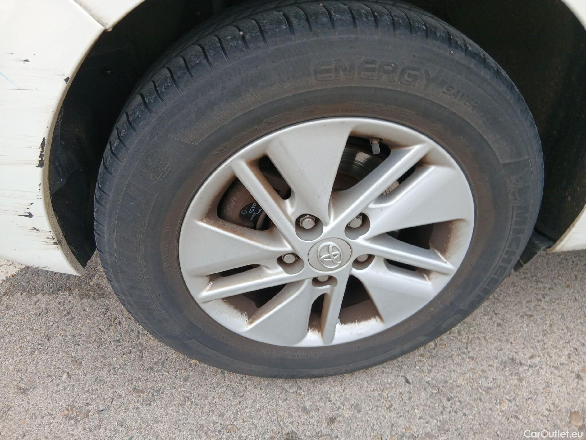  Toyota  Auris TOYOTA  / 2015 / 5P / berlina con portón 1.8 140H Hybrid Business #43