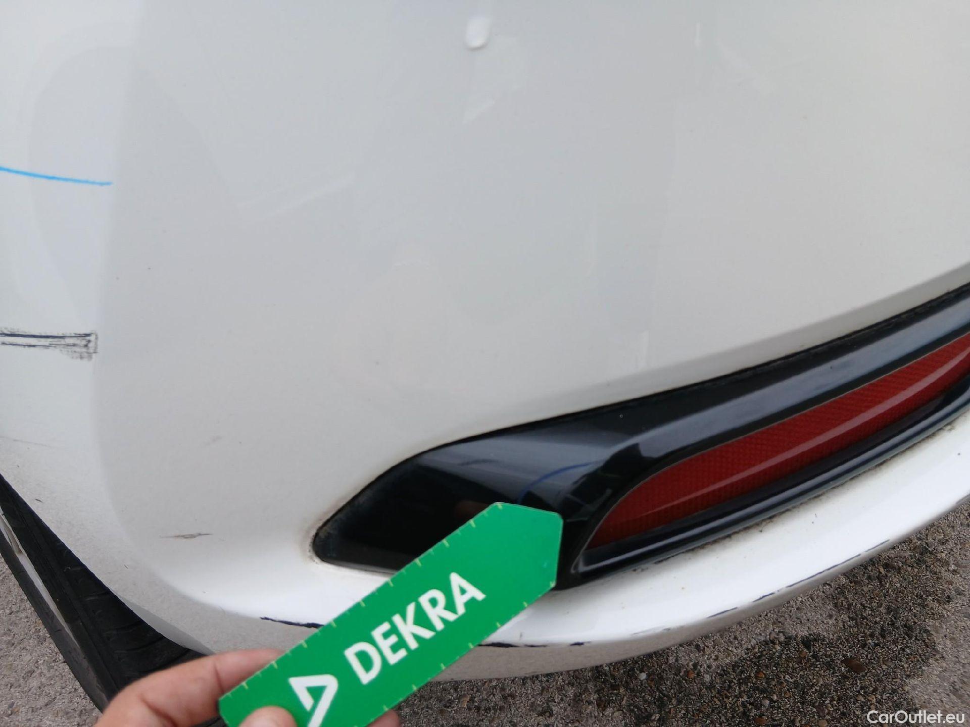  Toyota  Auris TOYOTA  / 2015 / 5P / berlina con portón 1.8 140H Hybrid Business #23