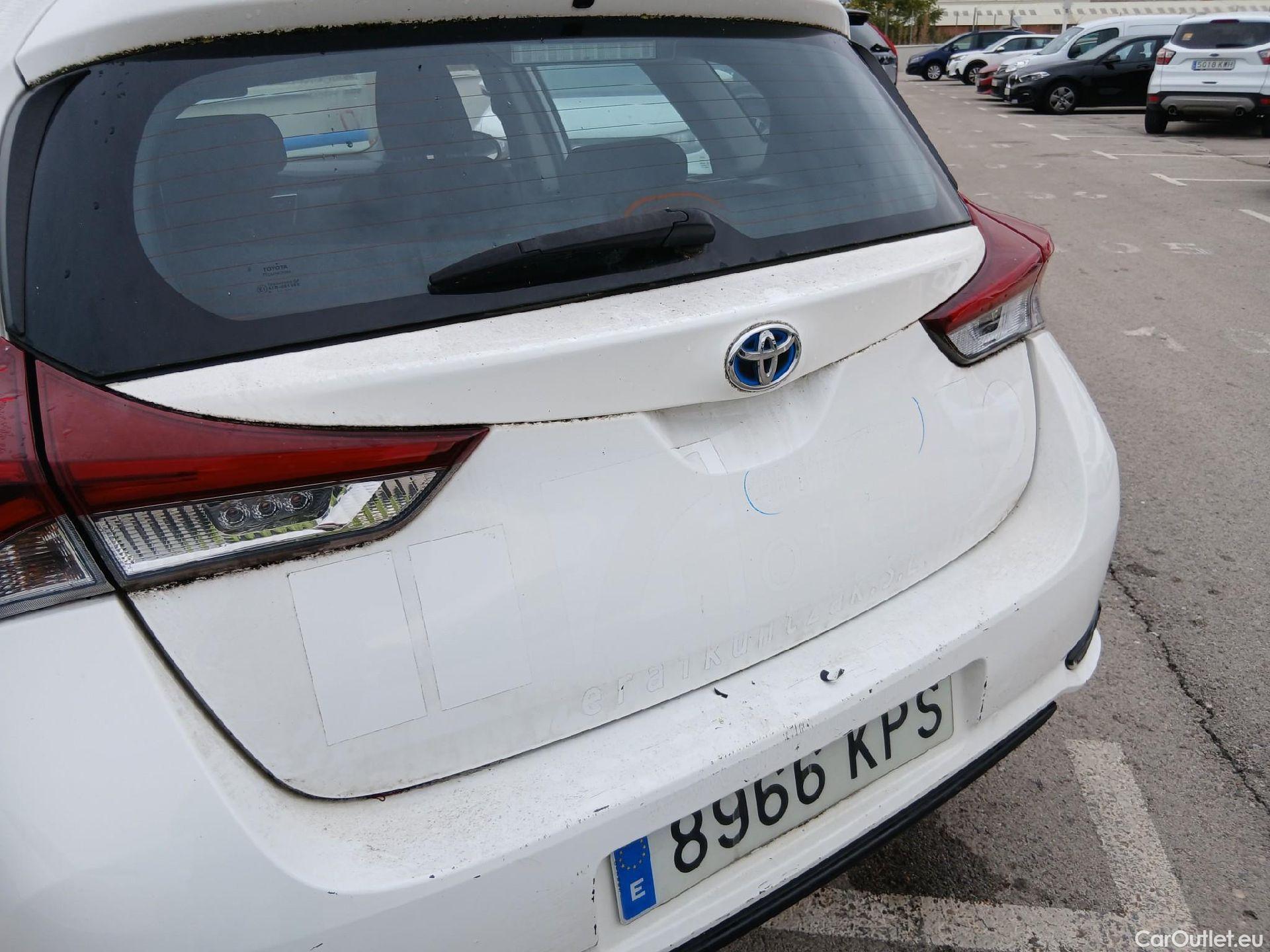  Toyota  Auris TOYOTA  / 2015 / 5P / berlina con portón 1.8 140H Hybrid Business #25