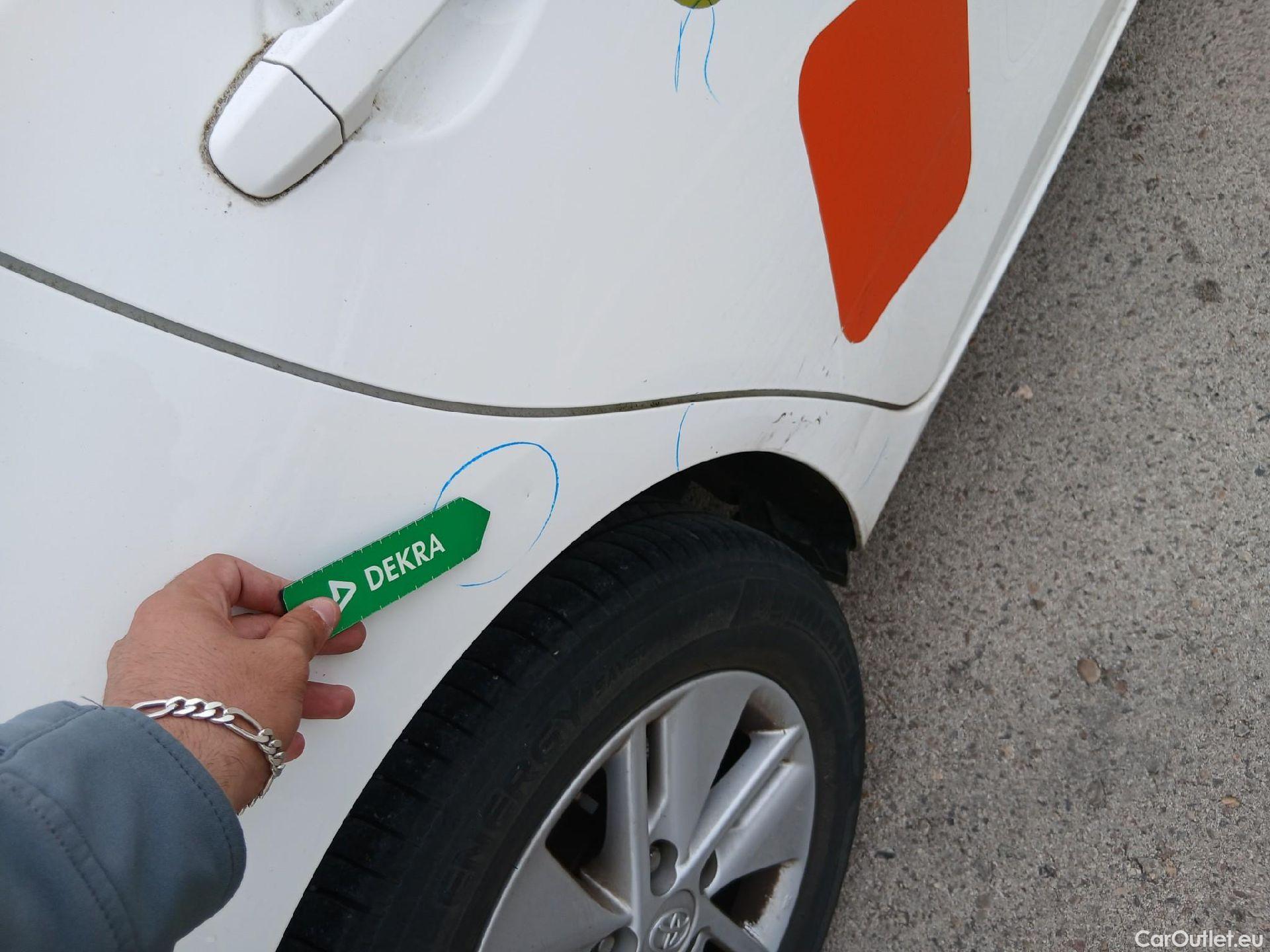  Toyota  Auris TOYOTA  / 2015 / 5P / berlina con portón 1.8 140H Hybrid Business #33