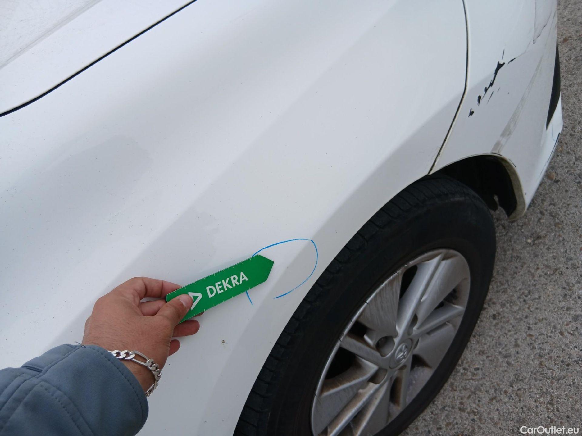  Toyota  Auris TOYOTA  / 2015 / 5P / berlina con portón 1.8 140H Hybrid Business #40