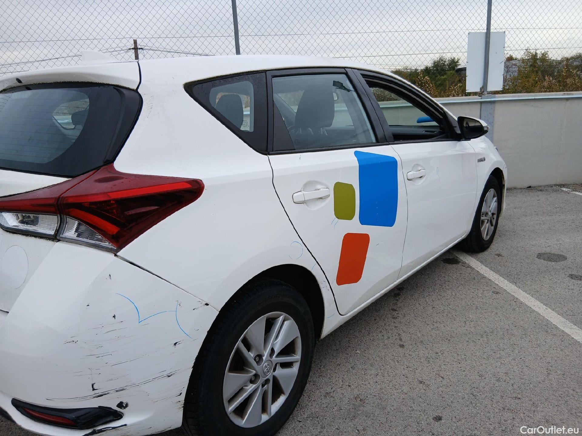  Toyota  Auris TOYOTA  / 2015 / 5P / berlina con portón 1.8 140H Hybrid Business #9