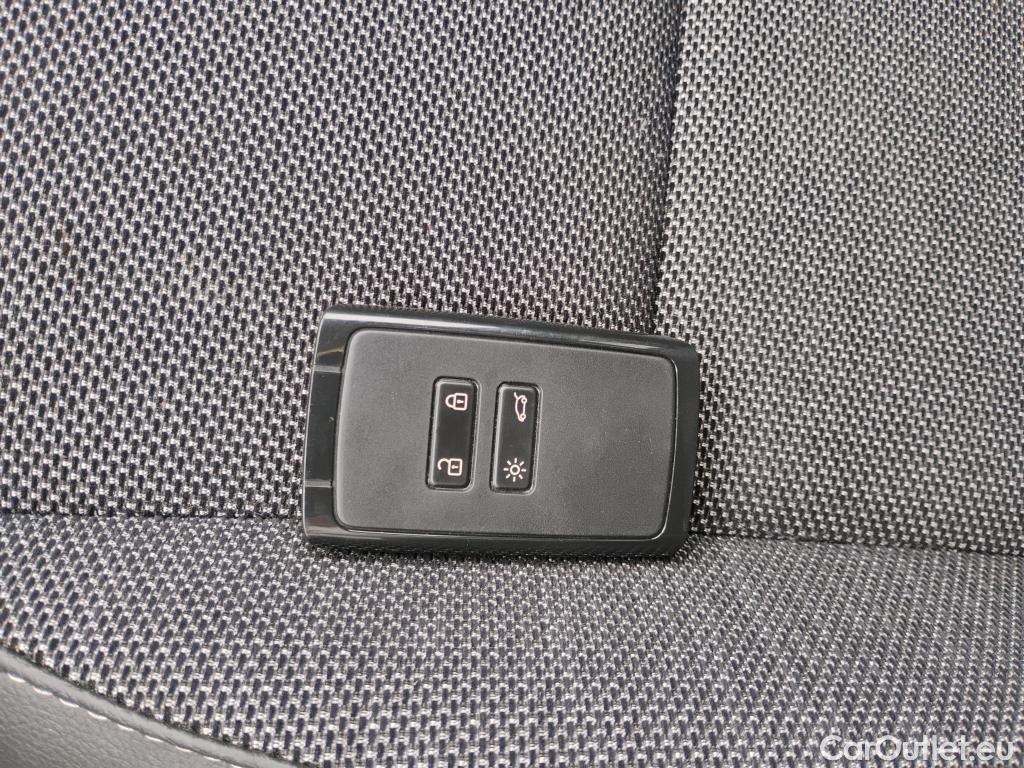  Renault  Captur  II Techno 1.6 E-TECH Hybrid 145CV ATV E6d #2