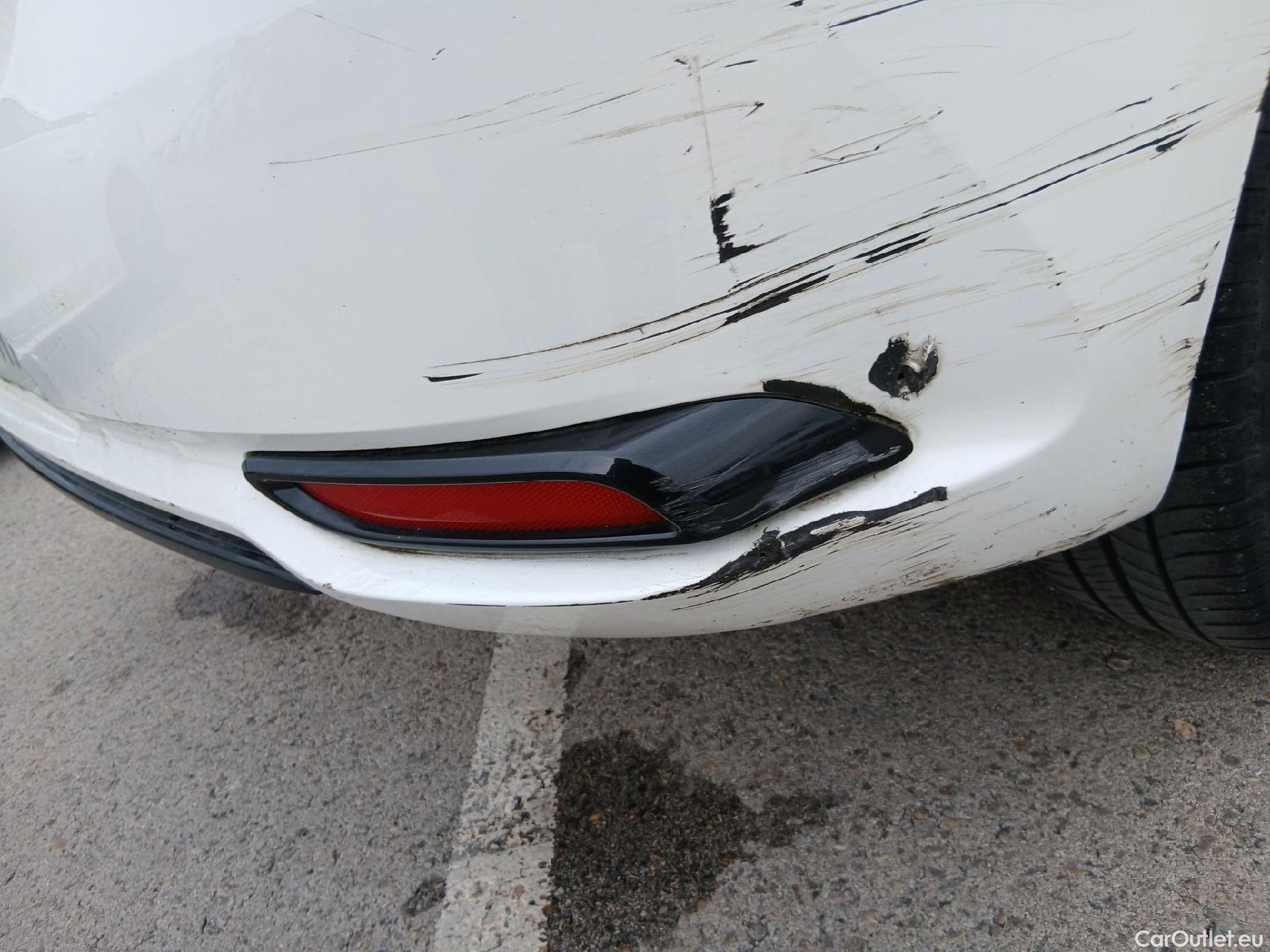  Toyota  Auris TOYOTA  / 2015 / 5P / berlina con portón 1.8 140H Hybrid Business #18