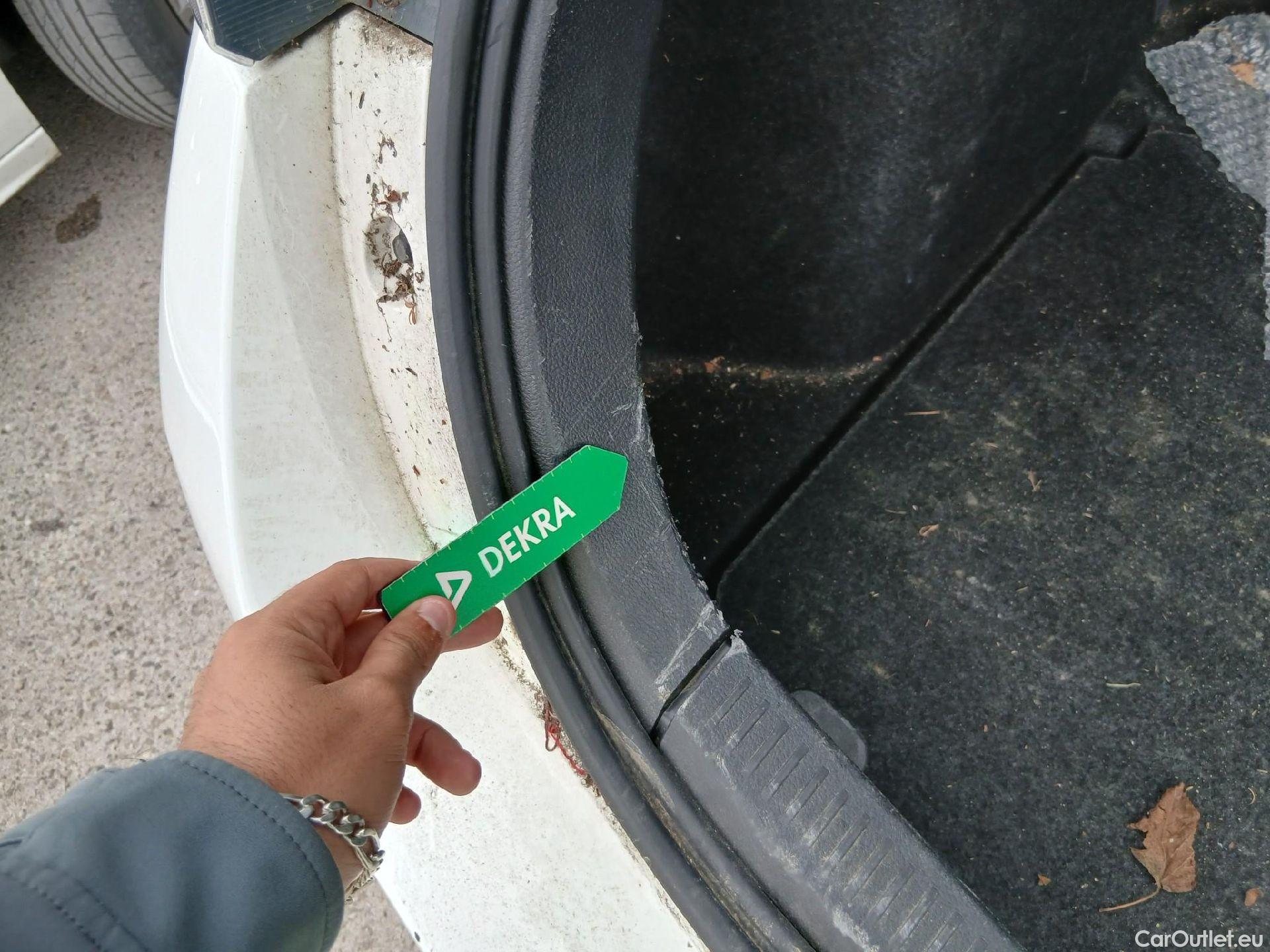  Toyota  Auris TOYOTA  / 2015 / 5P / berlina con portón 1.8 140H Hybrid Business #28