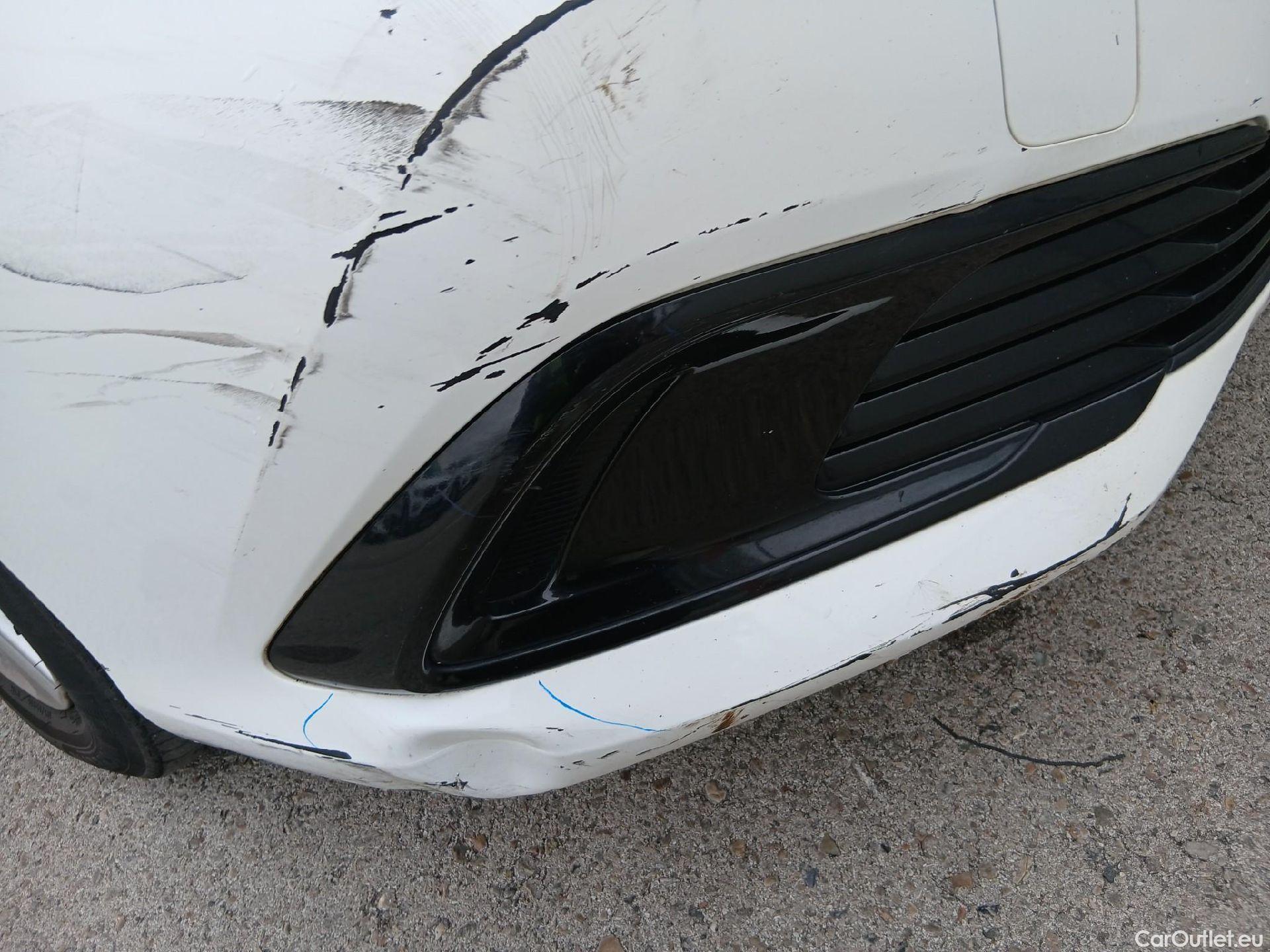  Toyota  Auris TOYOTA  / 2015 / 5P / berlina con portón 1.8 140H Hybrid Business #3