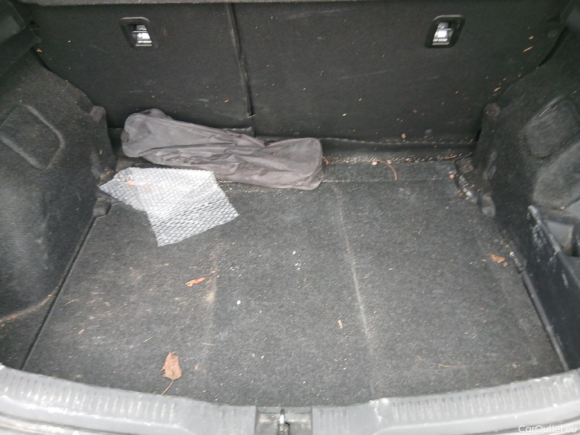  Toyota  Auris TOYOTA  / 2015 / 5P / berlina con portón 1.8 140H Hybrid Business #15