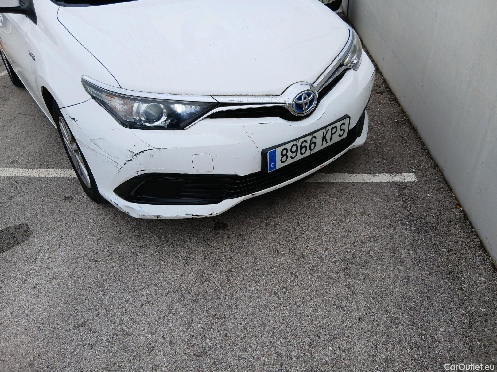  Toyota  Auris TOYOTA  / 2015 / 5P / berlina con portón 1.8 140H Hybrid Business #1