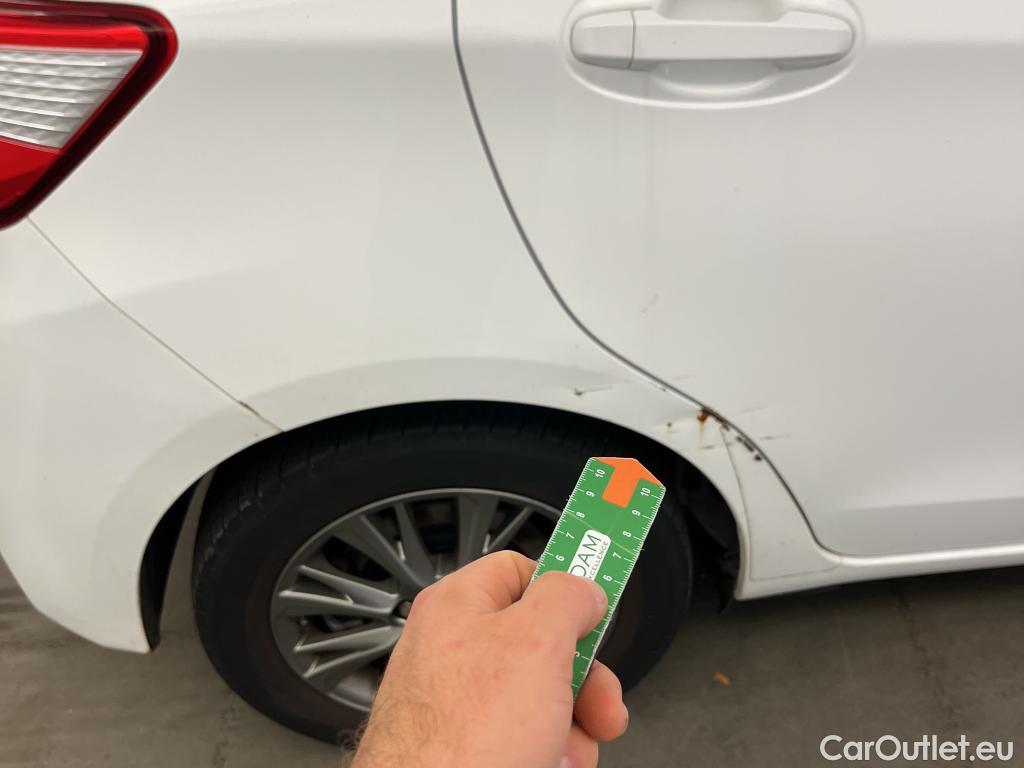  Toyota  Yaris TOYOTA  / 2017 / 5P / berlina con portón 1.5 100H Active #2