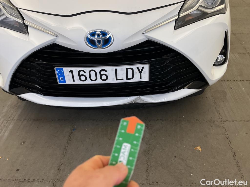  Toyota  Yaris TOYOTA  / 2017 / 5P / berlina con portón 1.5 100H Active #6