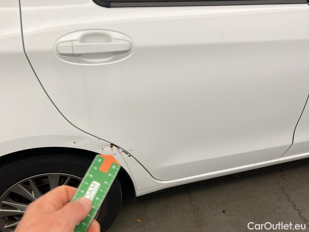  Toyota  Yaris TOYOTA  / 2017 / 5P / berlina con portón 1.5 100H Active #4