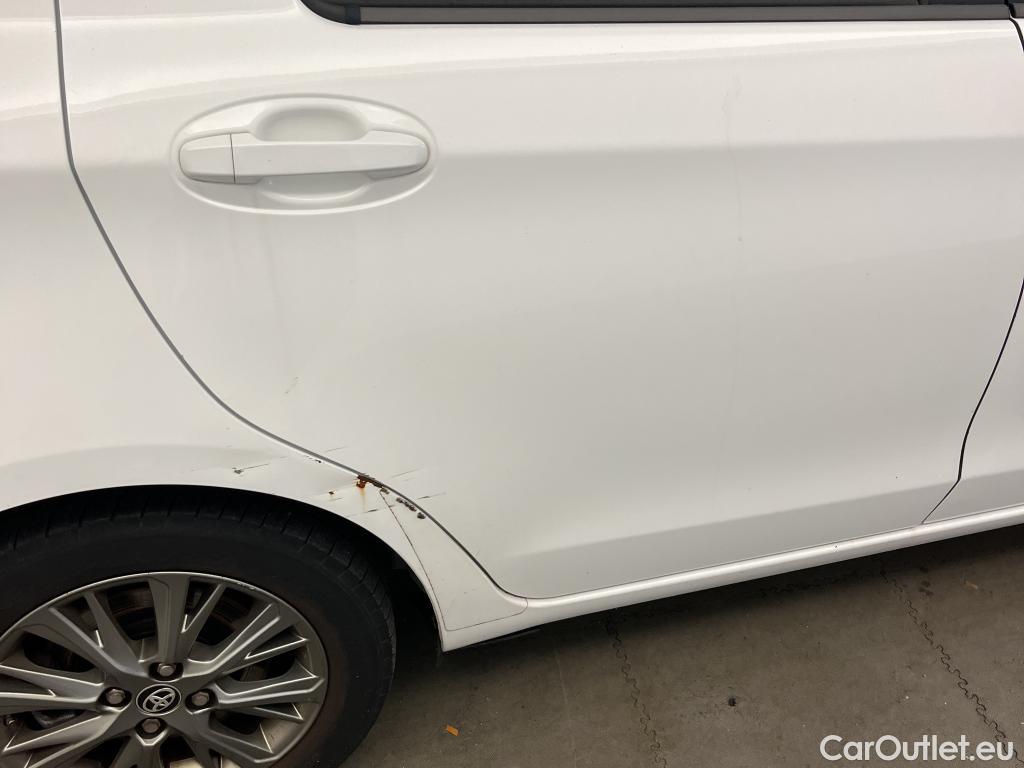  Toyota  Yaris TOYOTA  / 2017 / 5P / berlina con portón 1.5 100H Active #3