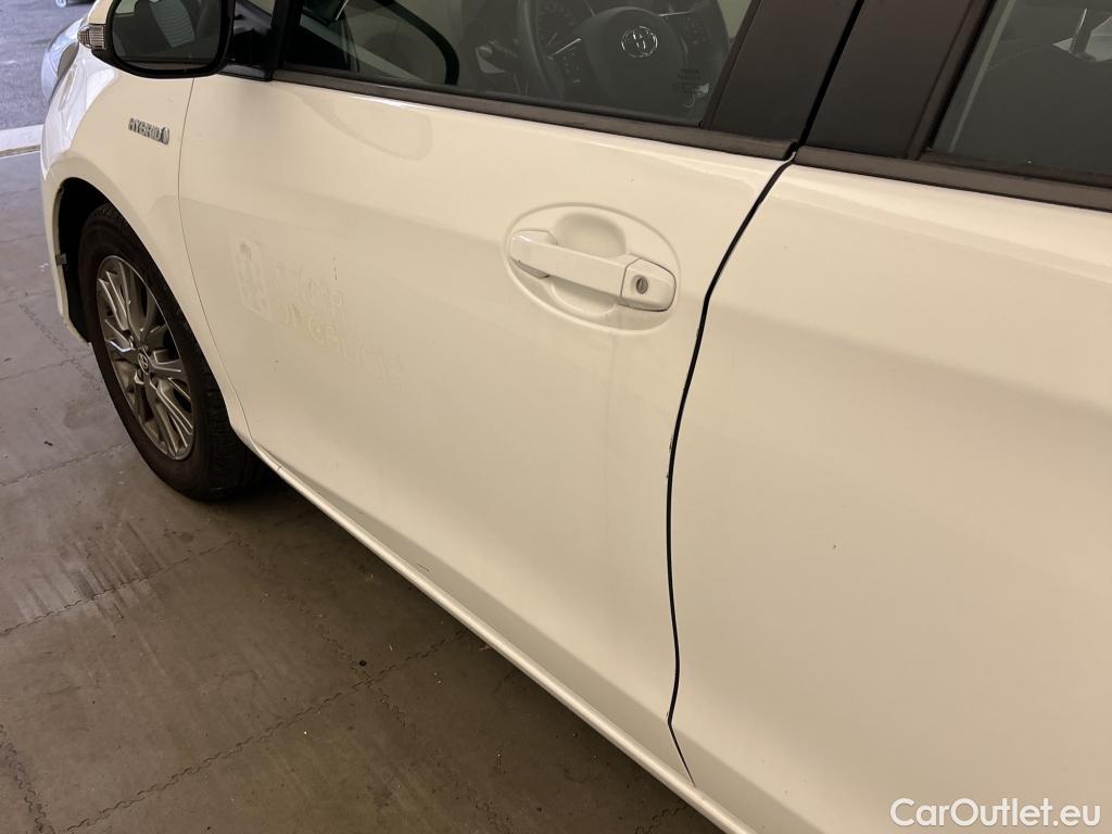  Toyota  Yaris TOYOTA  / 2017 / 5P / berlina con portón 1.5 100H Active #15