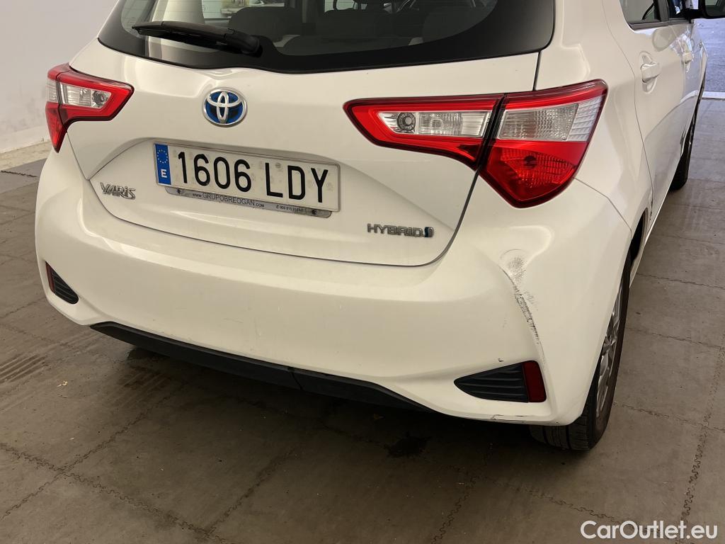  Toyota  Yaris TOYOTA  / 2017 / 5P / berlina con portón 1.5 100H Active #13