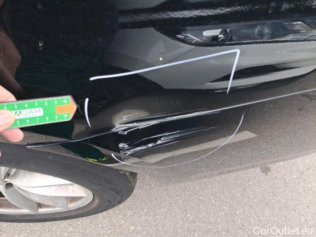  Bmw  Serie 5 BMW  / 2020 / 4P / sedán 520dA xDrive #4