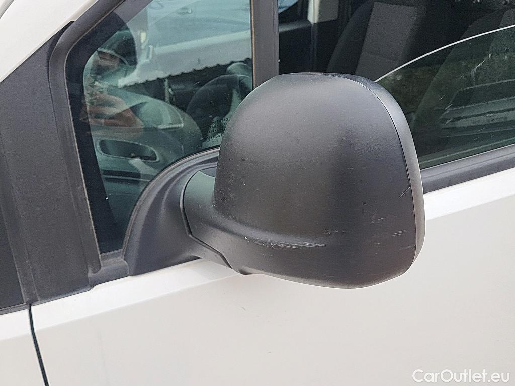  Peugeot  Partner PEUGEOT  / 2018 / 3P / furgón derivado de turismo Pro Standard 600kg BlueHDi 73kW (AC) #47