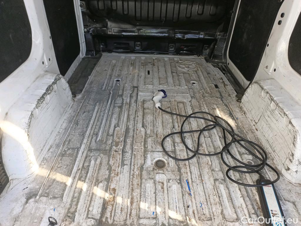  Nissan  NV200 NISSAN e- / 2009 / 4P / furgón Furgón 4p 40 kWh PROFESIONAL #11