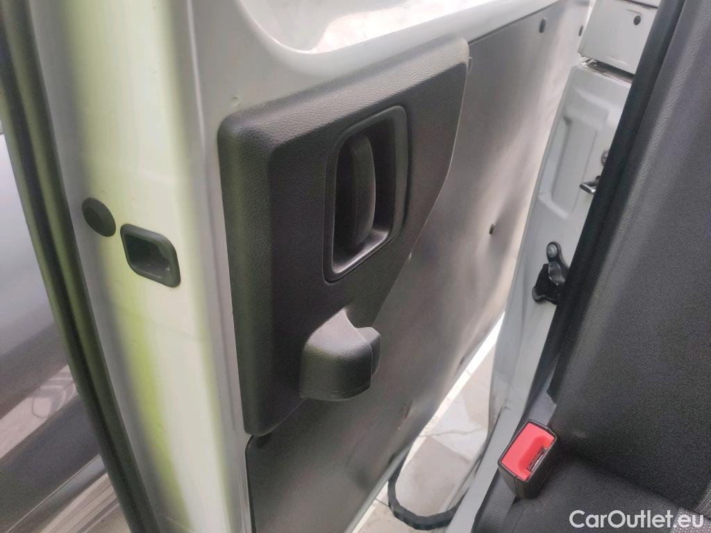  Peugeot  Expert PEUGEOT  / 2016 / 4P / furgón Doble Cab Repl Pro 2.0 BlueHDi 120 Stand #19