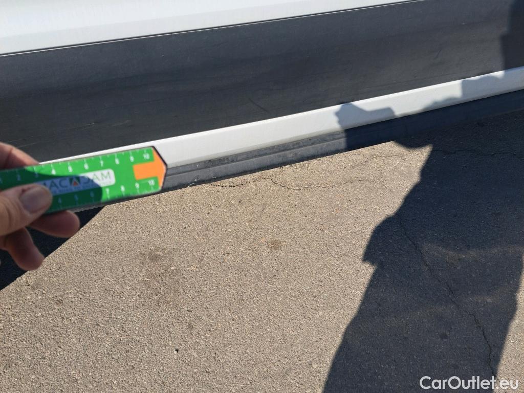  Ford  Transit FORD  / 2013 / 4P / furgón 350 96kW L2H2 Van Trend FWD #31