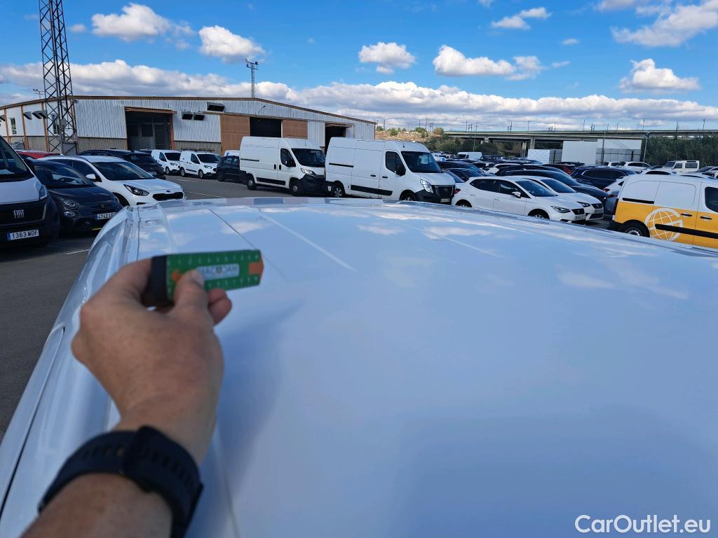  Peugeot  Partner PEUGEOT  VU 4p 2G furgón derivado de Furgón Confort PackL2 BlueHDi 73KW (100) #14