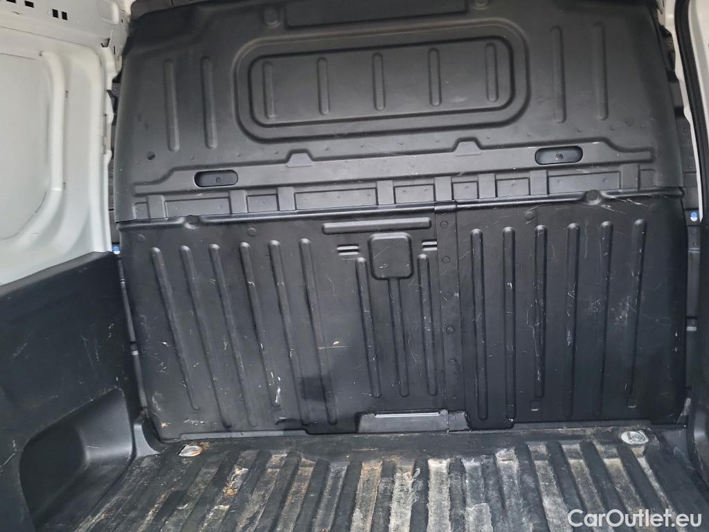  Peugeot  Partner PEUGEOT  / 2018 / 3P / furgón derivado de turismo Pro Standard 600kg BlueHDi 73kW (AC) #25