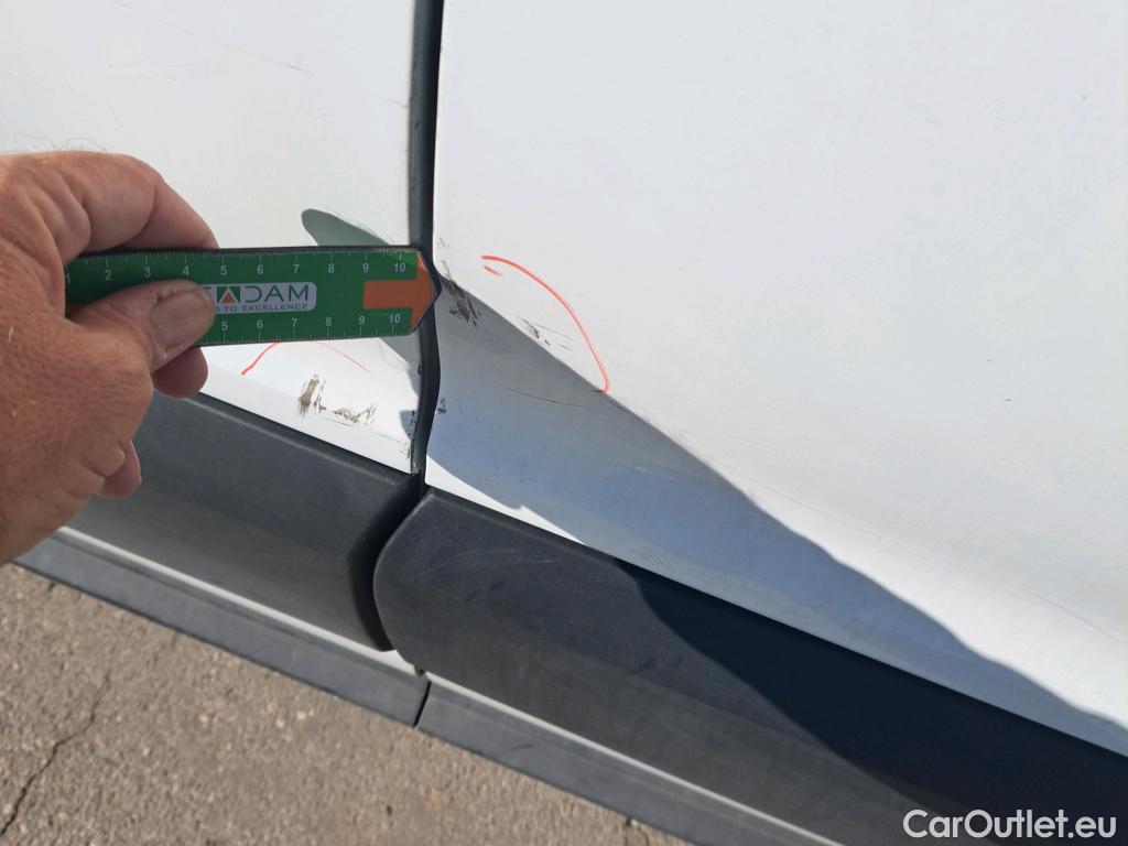  Ford  Transit FORD  / 2013 / 4P / furgón 350 96kW L2H2 Van Trend FWD #50