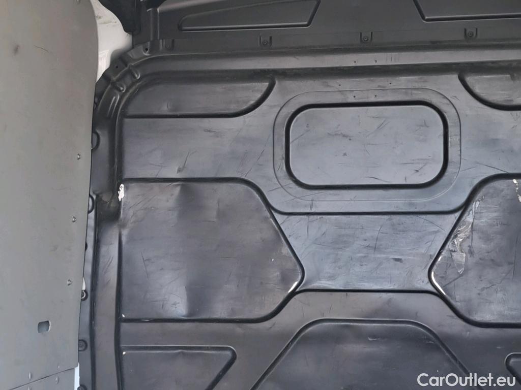  Ford  Transit FORD  / 2013 / 4P / furgón 350 96kW L2H2 Van Trend FWD #26