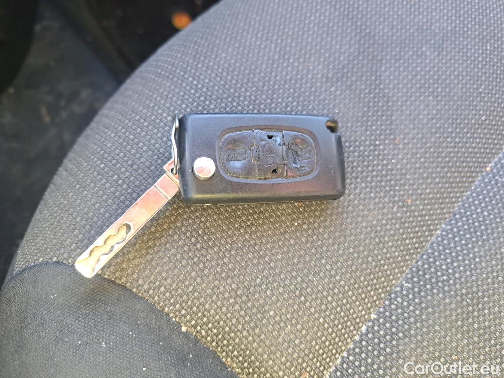  Peugeot  Partner PEUGEOT  VU 4p 2G furgón derivado de Furgón Confort PackL2 BlueHDi 73KW (100) #7