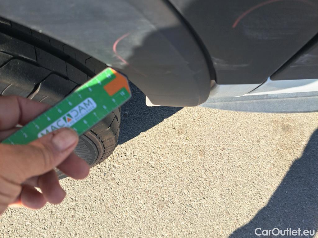  Ford  Transit FORD  / 2013 / 4P / furgón 350 96kW L2H2 Van Trend FWD #72