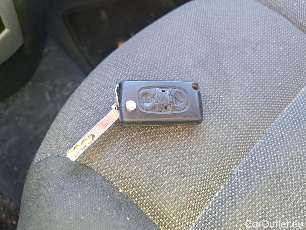  Peugeot  Partner PEUGEOT  VU 4p 2G furgón derivado de Furgón Confort PackL2 BlueHDi 73KW (100) #6