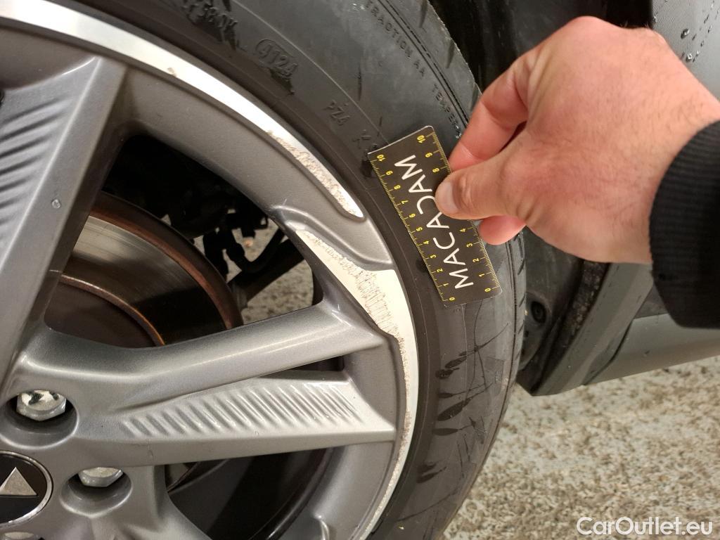  DS  DS7 DS DS 7 Crossback / 2017 / 5P / SUV BlueHDi 130 Automatique RIVOLI #13