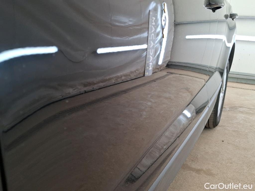  Volkswagen  T-ROC VOLKSWAGEN  / 2017 / 5P / SUV 2.0 TDI 115 LOUNGE BUS #17