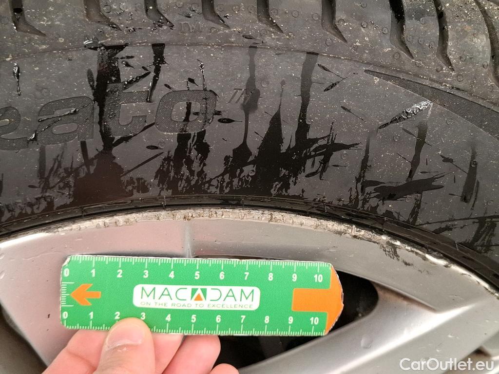  Volkswagen  Golf  VOLKSWAGEN / 2020 / 5P / Berline 2.0 TDI SCR 115 DSG7 Life Busi #4