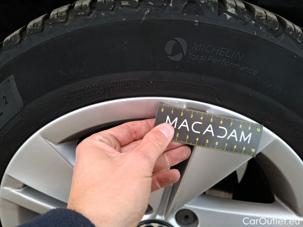  Volkswagen  Golf  VOLKSWAGEN / 2020 / 5P / Berline 2.0 TDI SCR 115 DSG7 Life Busi #18