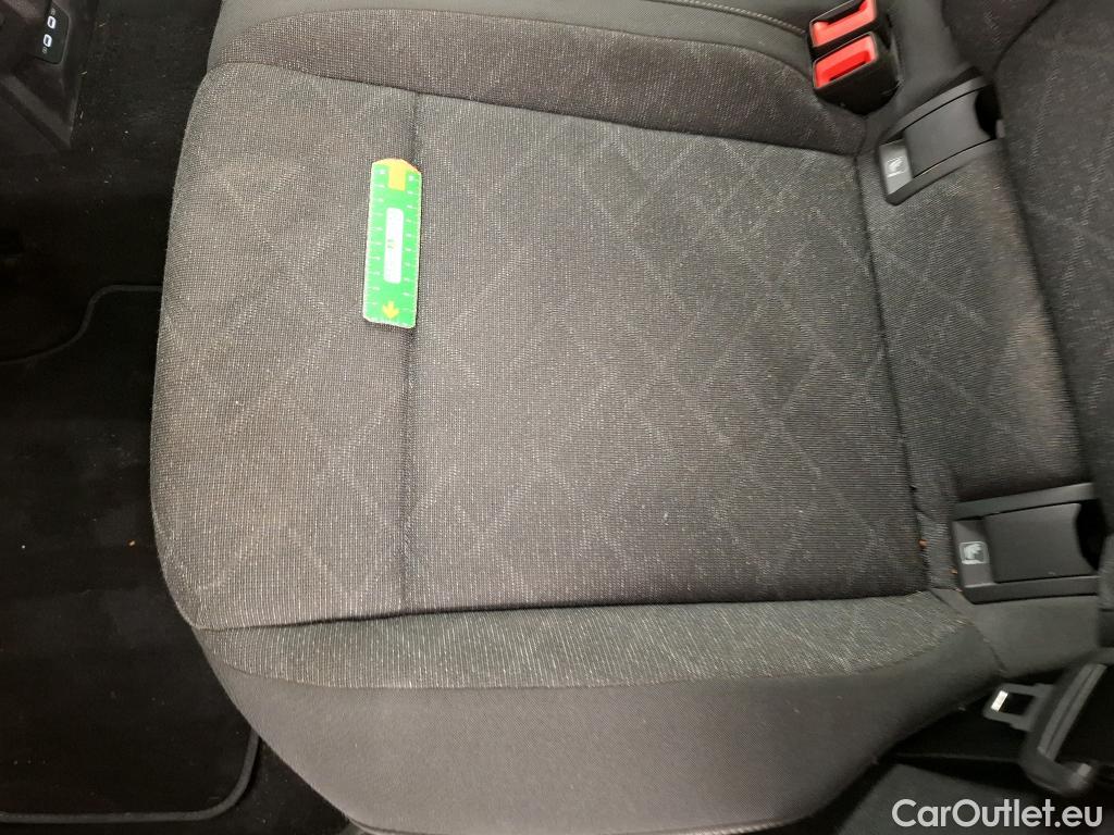  Volkswagen  Golf  VOLKSWAGEN / 2020 / 5P / Berline 2.0 TDI SCR 115 DSG7 Life Busi #23