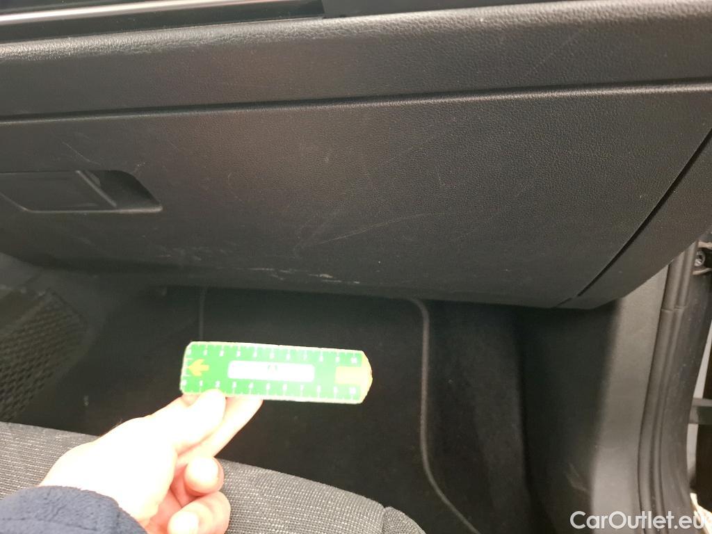  Volkswagen  Golf  VOLKSWAGEN / 2020 / 5P / Berline 2.0 TDI SCR 115 DSG7 Life Busi #18