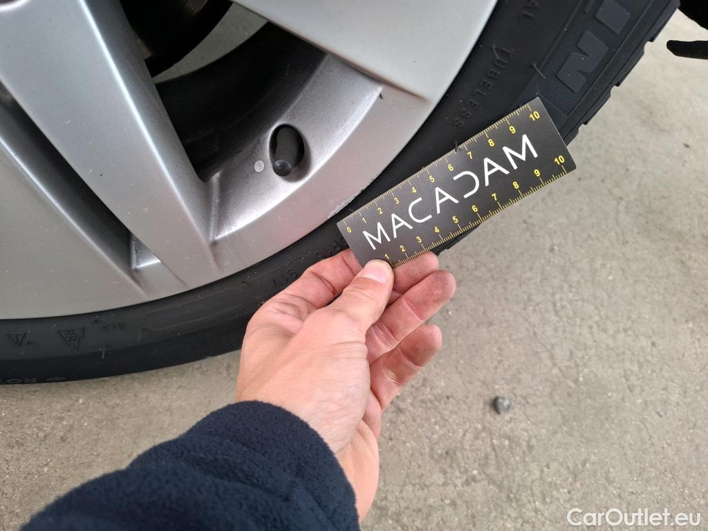  Volkswagen  Golf  VOLKSWAGEN / 2020 / 5P / Berline 2.0 TDI SCR 115 DSG7 Life Busi #17