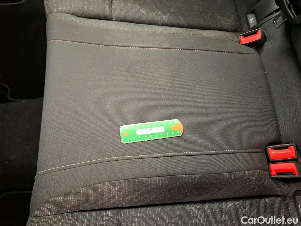  Volkswagen  Golf  VOLKSWAGEN / 2020 / 5P / Berline 2.0 TDI SCR 115 DSG7 Life Busi #24