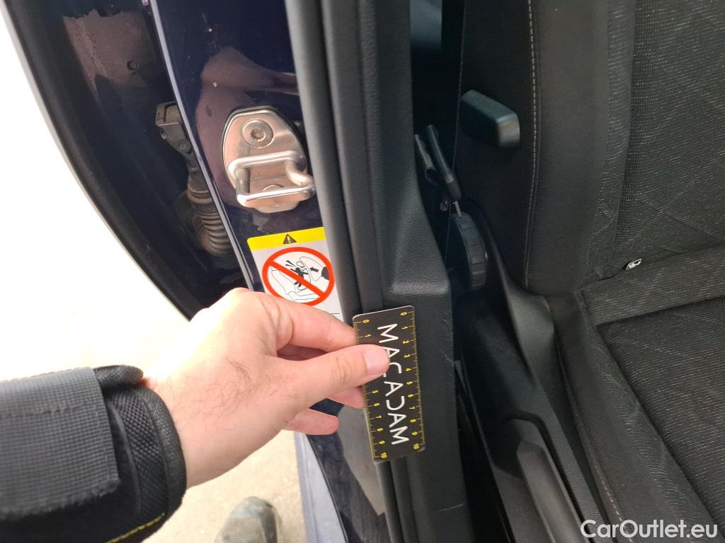  Volkswagen  Golf  VIII Berline Life Plus 2.0 TDI 115CV BVA7 E6d #17