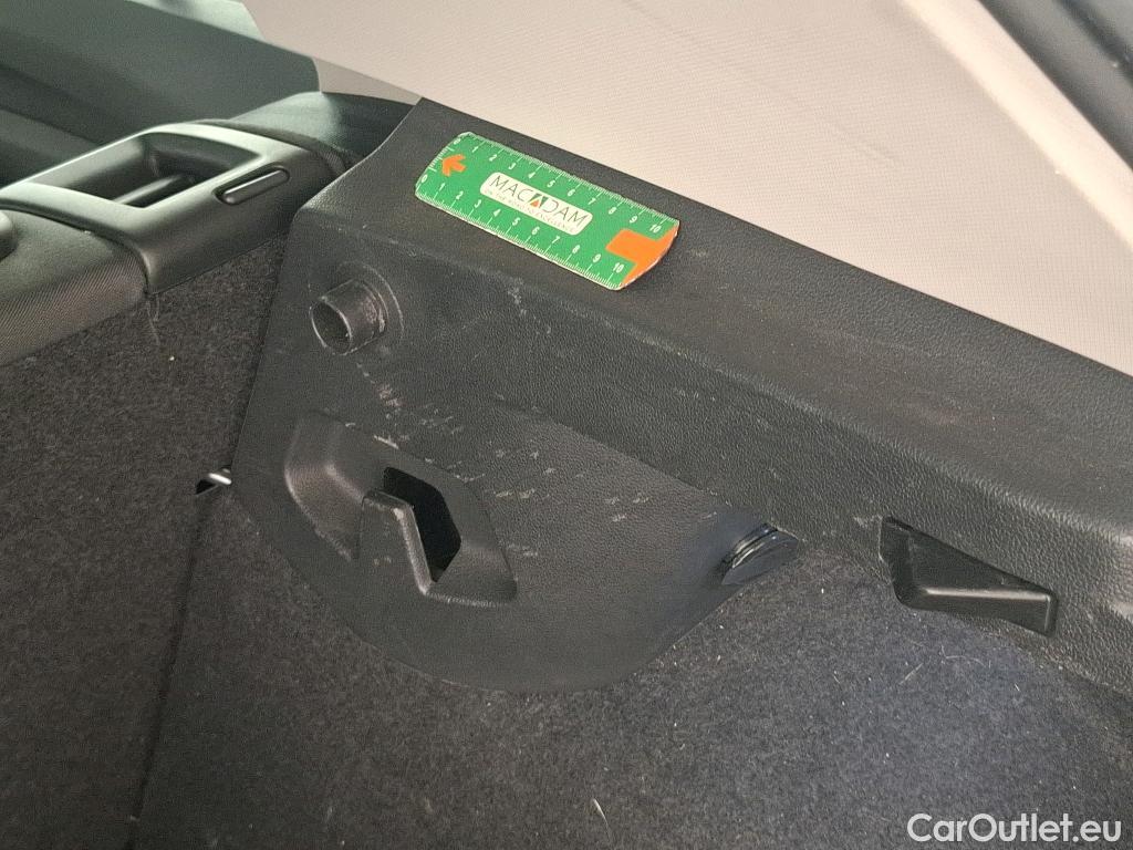  Volkswagen  Golf  VOLKSWAGEN / 2020 / 5P / Berline 2.0 TDI SCR 115 DSG7 Life Busi #10