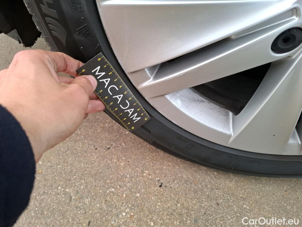  Volkswagen  Golf  VOLKSWAGEN / 2020 / 5P / Berline 2.0 TDI SCR 115 DSG7 Life Busi #7