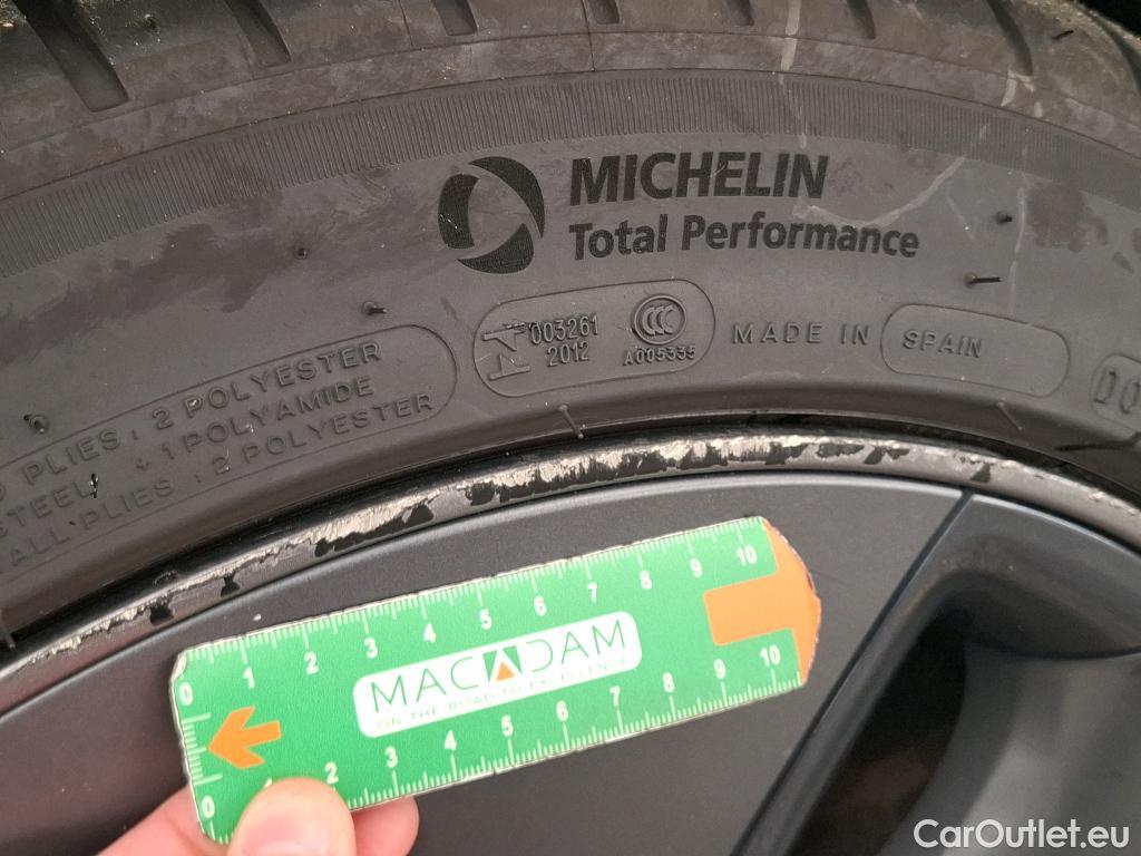  Tesla  Model 3 TESLA  / 2018 / 4P / Berline Long Range Dual Motor AWD #18