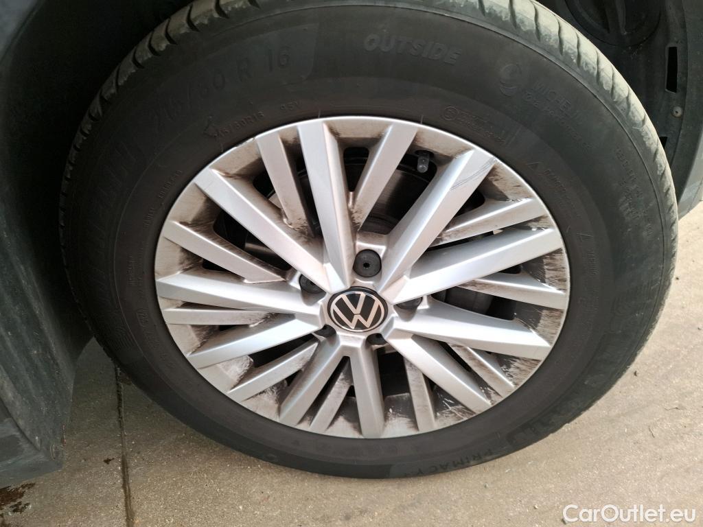  Volkswagen  T-ROC VOLKSWAGEN  / 2017 / 5P / SUV 2.0 TDI 115 LOUNGE BUS #9