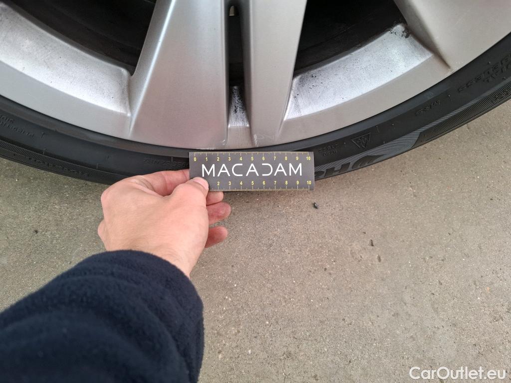  Volkswagen  Golf  VOLKSWAGEN / 2020 / 5P / Berline 2.0 TDI SCR 115 DSG7 Life Busi #24